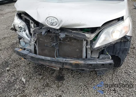 2017 Toyota Sienna L 7 Passenger z USA, uszkodzony, nr VIN 5TDZZ3DC0HS874408